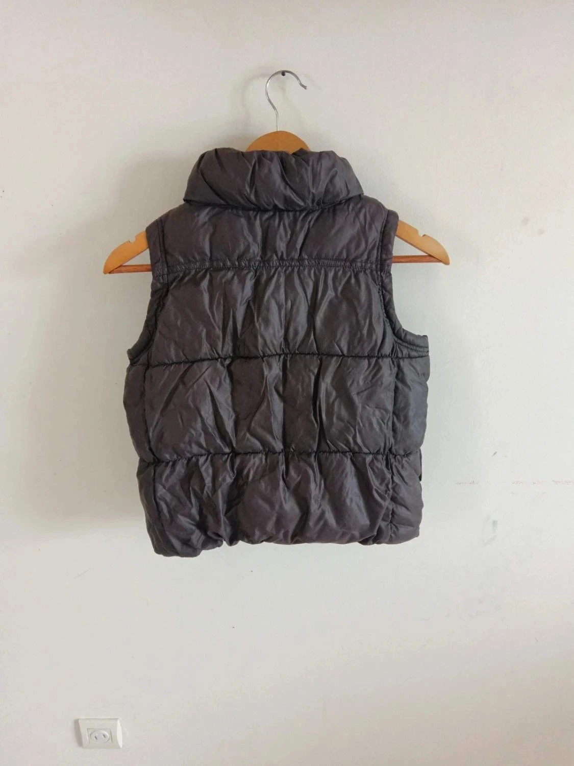 C131 sleeveless grey Okéidi puffer jacket for 10 year olds – photo 2